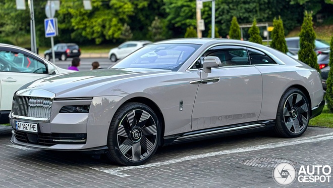 Lộ diện chiếc Rolls-Royce Spectre đầu tiên tại Ukraine