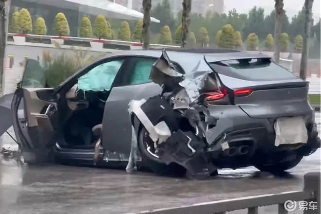 Ferrari Purosangue gặp tai nạn tại Trung Quốc - Ôtô