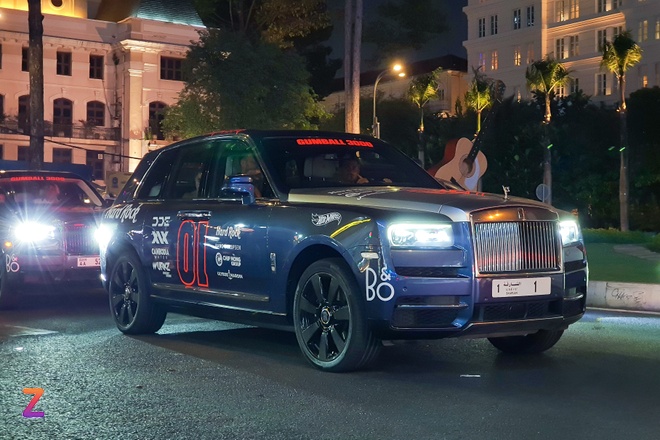 Rolls-Royce Cullinan mang biển số triệu USD lăn bánh tại Việt Nam