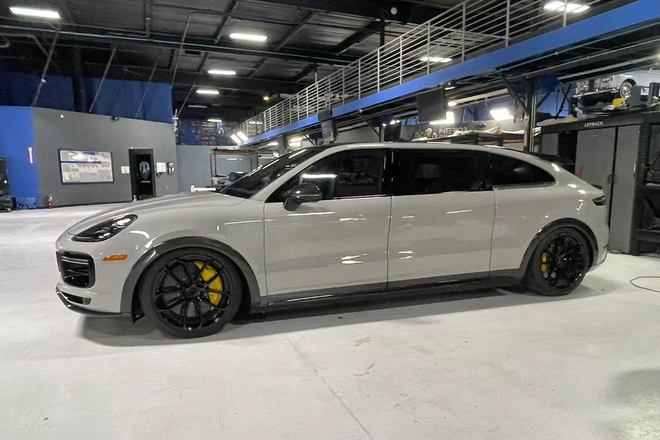 Chiều vợ, Mark Zuckerberg độ Porsche Cayenne Turbo GT thành minivan