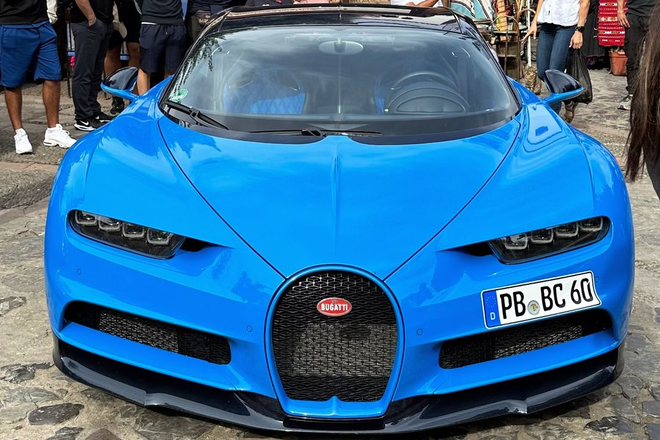 Cặp đôi Bugatti Chiron gây tai nạn liên hoàn tại Morocco