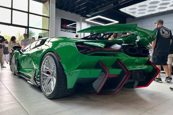 Gói độ đầu tiên trên thế giới cho siêu xe Lamborghini Revuelto