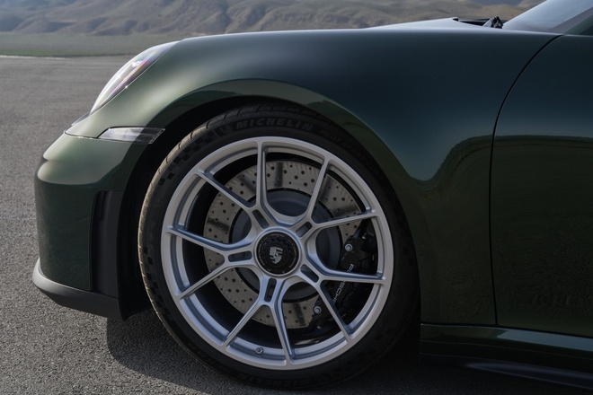 Porsche 911 Carrera 2025: Sự kết hợp hoàn hảo giữa công nghệ và thiết kế