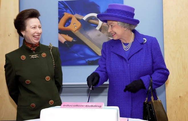 Tình cảm đặc biệt giữa Nữ hoàng Elizabeth II và Công chúa Anne | Znews.vn