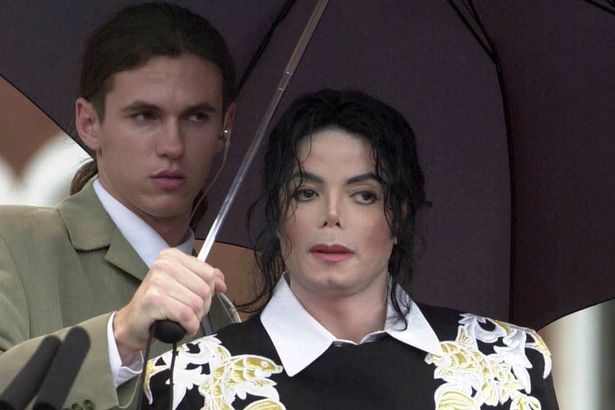 Michael Jackson lam dung tinh duc anh 2