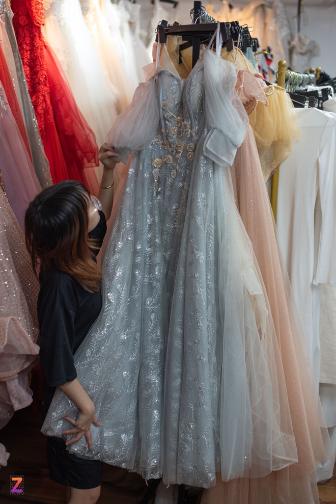 Ngọc Trinh tiếp tục diện váy xuyên thấu đi sự kiện tại LHP Cannes - Tinmoi