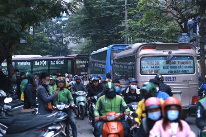 un tac keo dai cua ngo Ha Noi anh 6