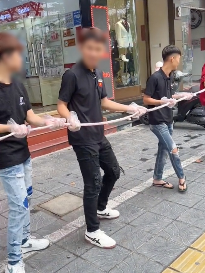 Thực hư 'lòng se điếu dài 40 m' gây tranh cãi mạng xã hội - Ẩm thực