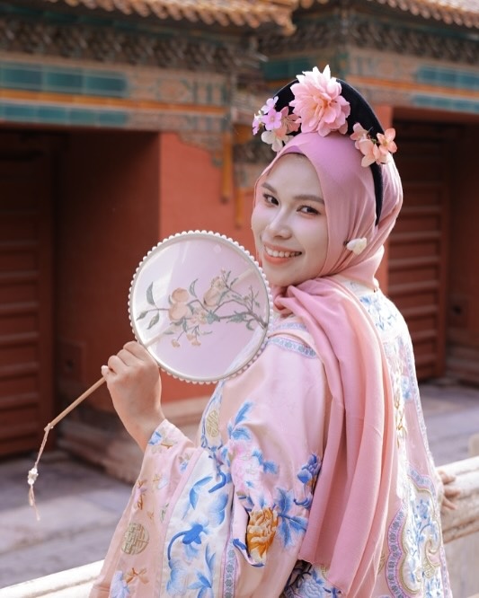 Khách Tây thích làm 'hoàng thượng, quý phi' ở Trung Quốc - Địa điểm du lịch