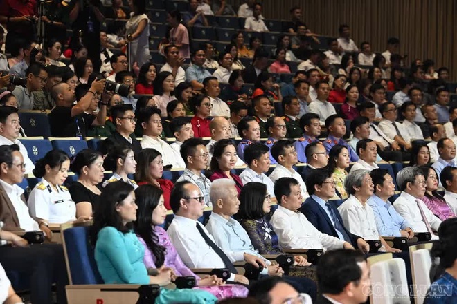 bao chi anh 3