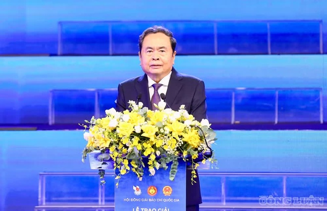 bao chi anh 2