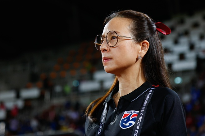 B&oacute;ng đ&aacute; Th&aacute;i Lan rơi v&agrave;o khủng hoảng, Madam Pang phản ứng bất ngờ sau v&ograve;ng bảng U23 ch&acirc;u &Aacute; 2026