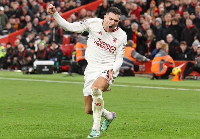 Diogo Dalot bị đuổi