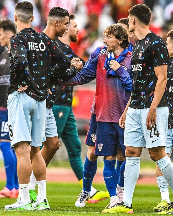 Xúc động với hình ảnh của Ronaldo và Modric - Thể thao