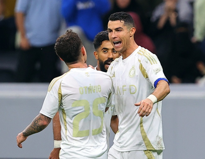 Ronaldo 'đùa vui' với Elon Musk - Thể thao