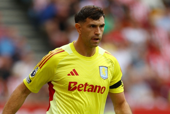 Emiliano Martinez sụp đổ - Thể thao