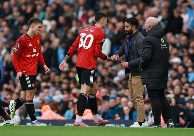 Manchester United sụp đổ vì con người không khớp hệ thống - Thể thao