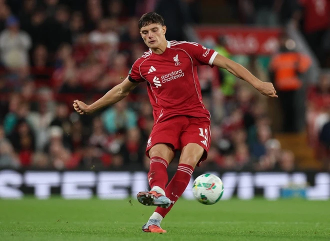 Cầu thủ Liverpool nghỉ hết mùa, HLV Arne Slot tái mặt