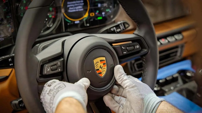 Porsche cũng không tránh khỏi việc cắt giảm nhân sự do áp lực thị trường