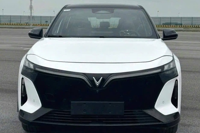 VinFast lộ ảnh xe điện VF 8 thế hệ mới | Znews.vn