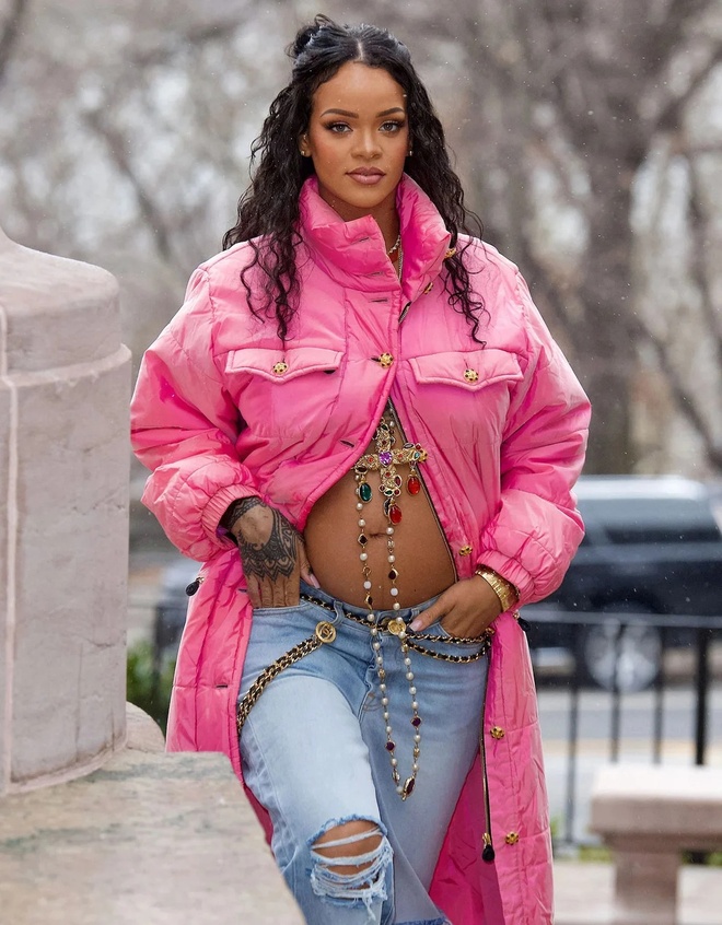 Rihanna chấp nhận cơ thể khi mang thai - Âm nhạc