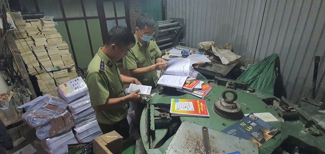 Hang tan sach giao khoa gia NXB Giao duc Viet Nam anh 1