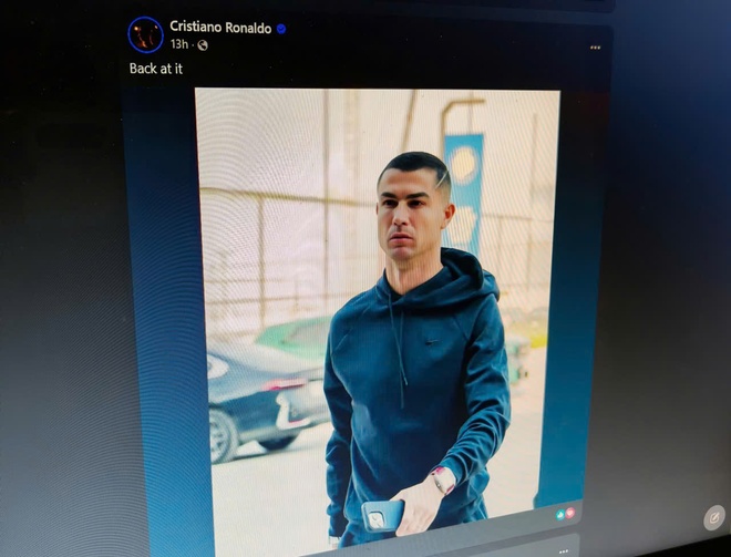 Ronaldo vẫn dùng điện thoại đã hơn 3 năm tuổi