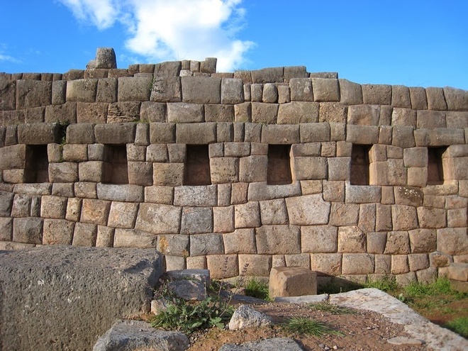 Những bức tường của pháo đài cổ Sacsayhuaman | Znews.vn