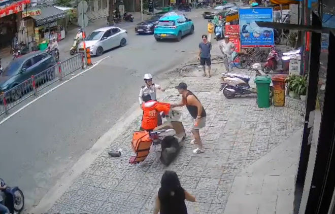 nhan vien giao hang, tai TP.HCM anh 2
