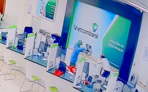 Ngan hang Vietcombank,  Cuop Ngan hang Vietcombank,  Chu Ngan hang Vietcombank,  Gdoc Ngan hang Vietcombank anh 3