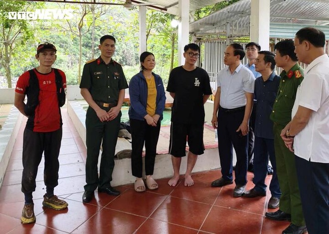 Nam sinh mat tich anh 2