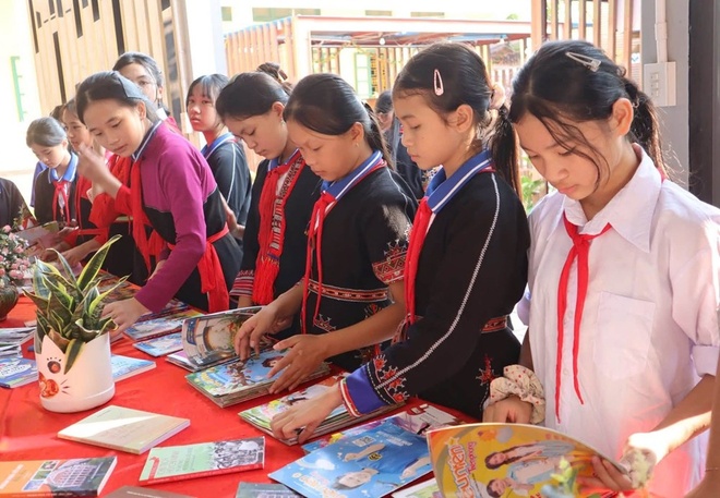đọc sách ảnh 1