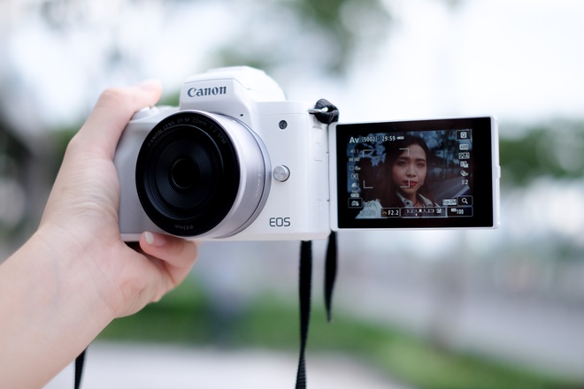 Cónênmua: Canon EOS M50 - đòn trực diện vào Fujifilm, Sony | Znews.vn