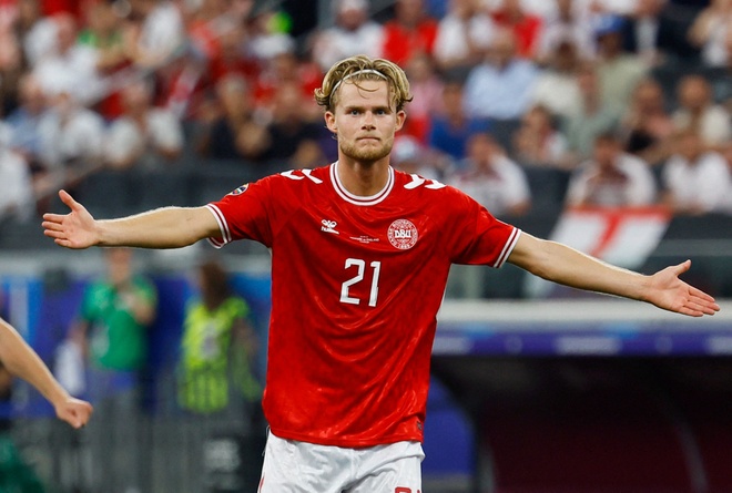 Tin chuyển nhượng mới nhất 14/2: Elliot Anderson tr&ecirc;n đường đến MU; Man Utd chốt bom tấn thay Casemiro?