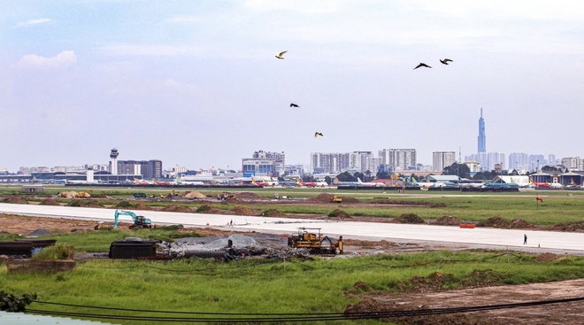 khanh thanh duong bang san bay Tan Son Nhat, anh 1