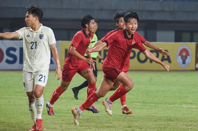 Cầu thủ Lào gốc Việt hiến kế cho ĐTVN trước trận Indonesia 3 Cầu thủ Lào gốc Việt dự ASEAN Cup 2024 - Thể thao