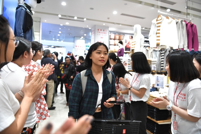 Uniqlo Dong Khoi khai truong anh 9