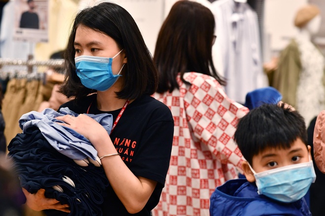 Uniqlo khai truong cua hang dau tien tai Ha Noi anh 9