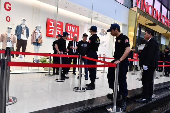 Uniqlo khai truong cua hang dau tien tai Ha Noi anh 19