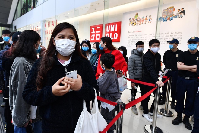 Uniqlo khai truong cua hang dau tien tai Ha Noi anh 23