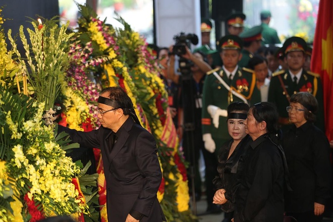 dua tang dai tuong Le Duc Anh anh 1