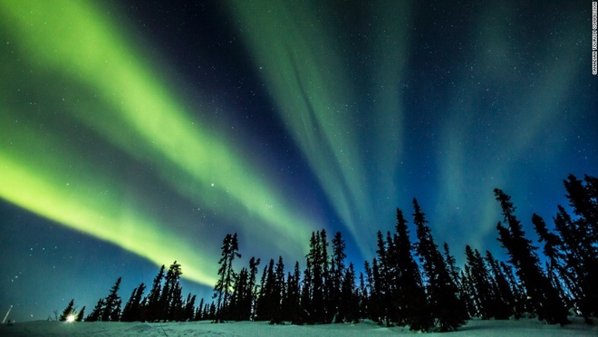 Yukon: Vùng lãnh thổ Yukon là một trong 3 vùng lãnh thổ Cực Tây của Canada, cũng là vùng lãnh thổ nhỏ nhất trong 3 vùng.  Đây là nơi tốt nhất trên thế giới để bạn có thể chiêm ngưỡng hiện tượng Cực Quang tuyệt đẹp.