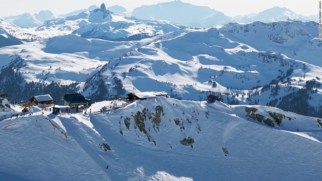Thị trấn Whistle, British Columbia: Đây là một thị trấn nghỉ dưỡng tuyệt đẹp nằm ở tỉnh British Columbia của Canada. Chỉ cách Vancouver 2 giờ xe chạy, Whistle đã từng là nơi diễn ra các sự kiện thể thao và giải trí quan trọng, như Thế vận hội Olympic Mùa Đông Vancouver 2010.