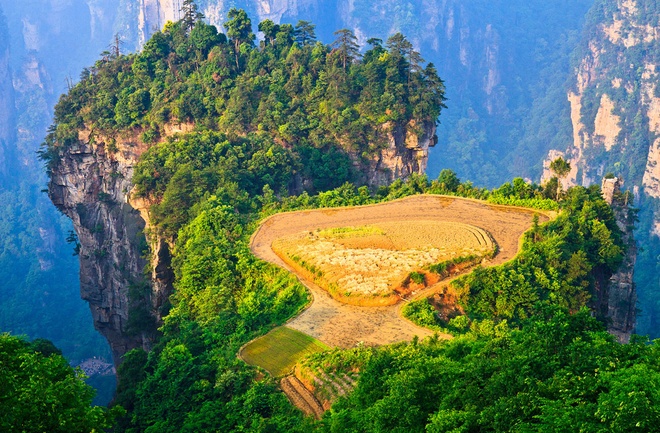 Khám Phá Thiên Môn Sơn – Đi Thang Máy Xuyên Núi Trải Nghiệm Độc Đáo