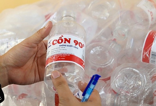 Triệt phá đường dây sản xuất, buôn bán cồn y tế giả quy mô lớn - Pháp luật