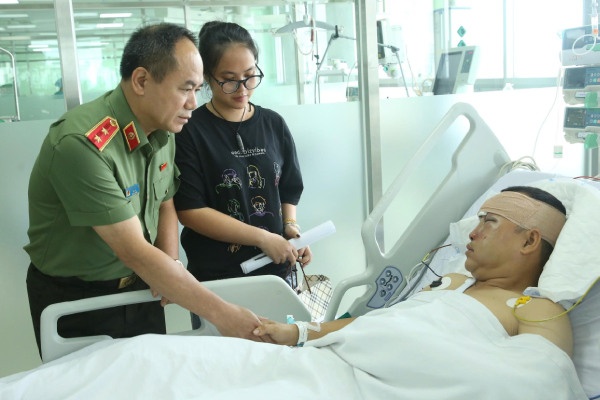 dai uy bi xe tong anh 1