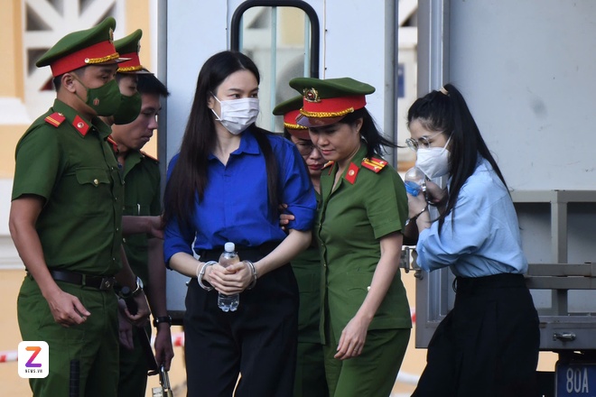 Xét xử hoa hậu Thùy Tiên, Quang Linh Vlog trong vụ kẹo Kera - Pháp luật