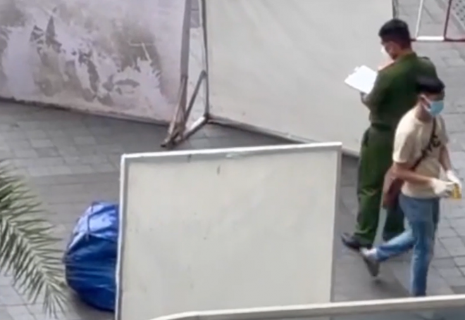 Phát hiện thi thể, giấu trong túi ảnh 2 Phat hien thi the, giau trong tui anh 2