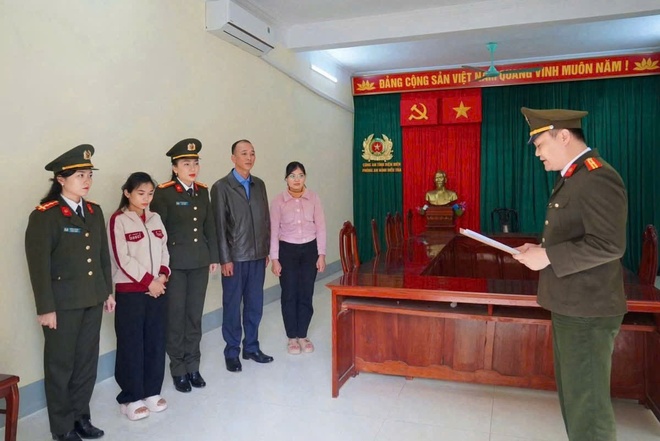 Muon thong tin,  ca nhan,  dien thoai ban be,  Cong ty Home Credit,  Home Credit Viet Nam anh 1