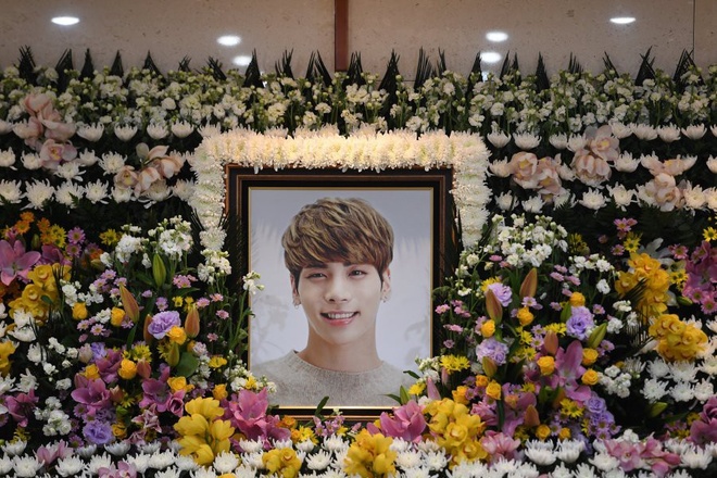 Loạt sao SM tưởng nhớ Kim Jonghyun (SHINee) sau một năm ngày mất | Znews.vn